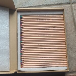 New in box! Amazon Set of 120 Colored Pencils 24 Colors